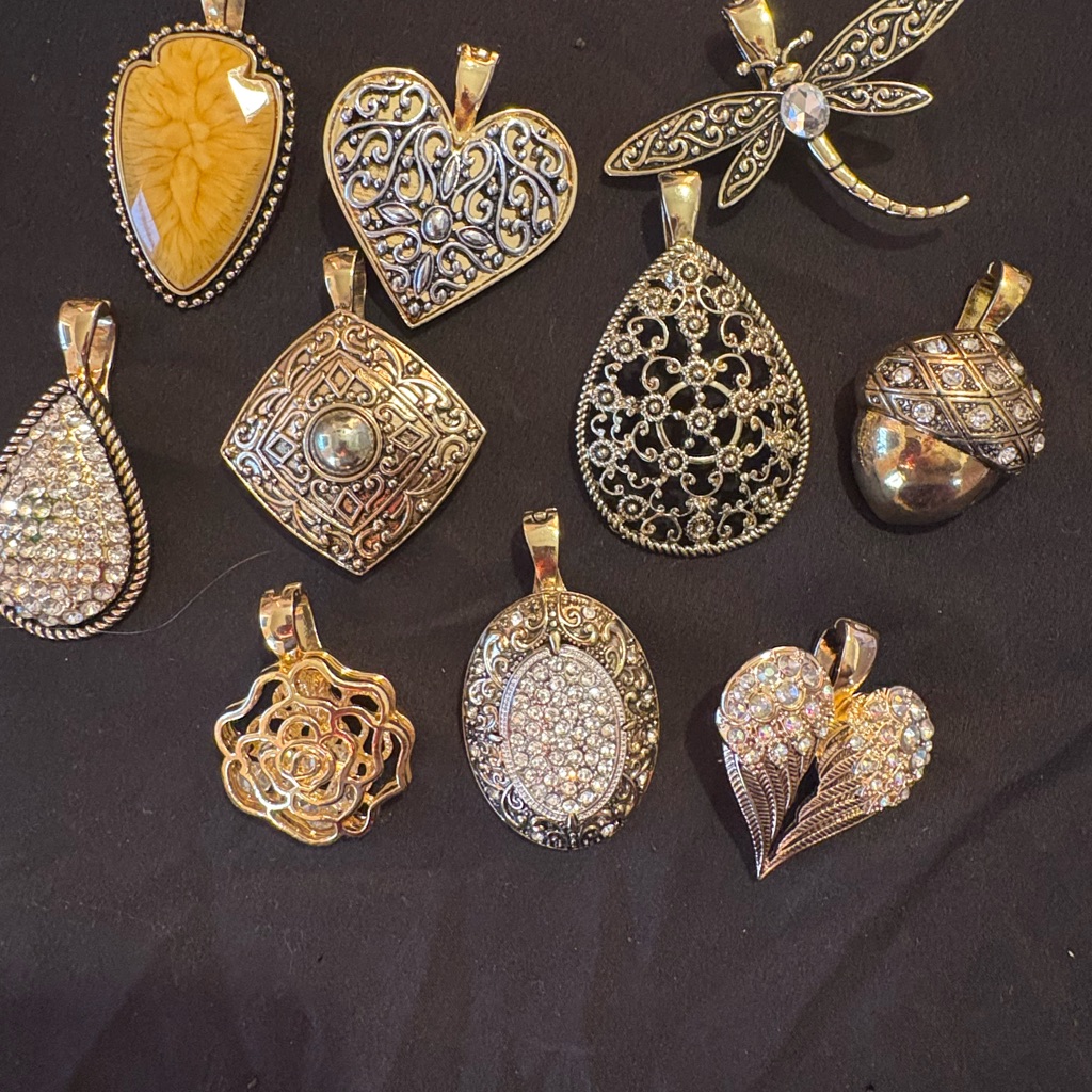 Intricate Gold Pendant Collection Rmn 10 Piece’s